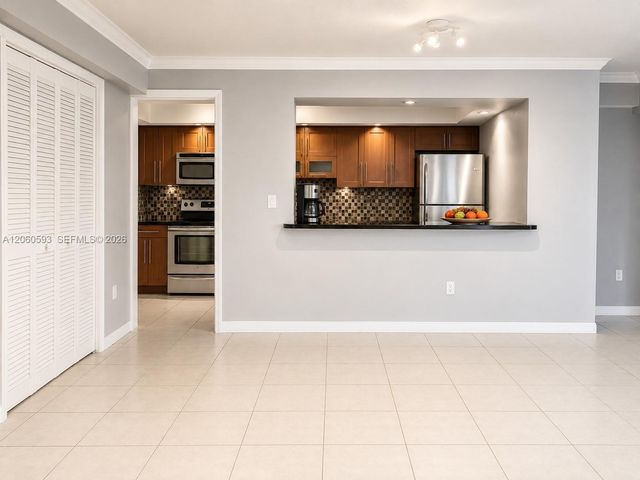 18071 Biscayne Boulevard 302, Aventura, FL 33160