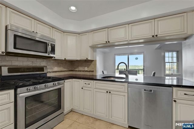 15 Crystal Lane 307, Paterson, NJ 07501