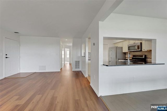 15 Crystal Lane 307, Paterson, NJ 07501