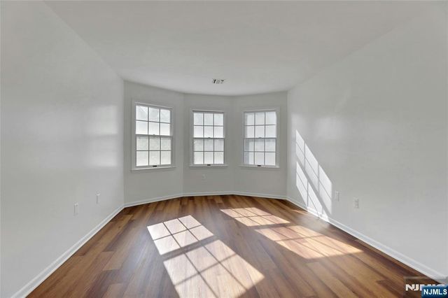 15 Crystal Lane 307, Paterson, NJ 07501