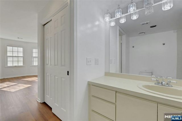 15 Crystal Lane 307, Paterson, NJ 07501