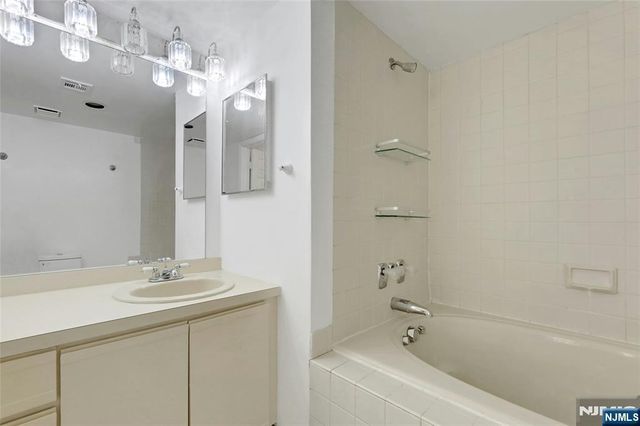 15 Crystal Lane 307, Paterson, NJ 07501
