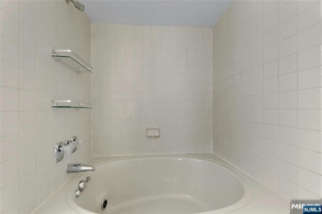 15 Crystal Lane 307, Paterson, NJ 07501