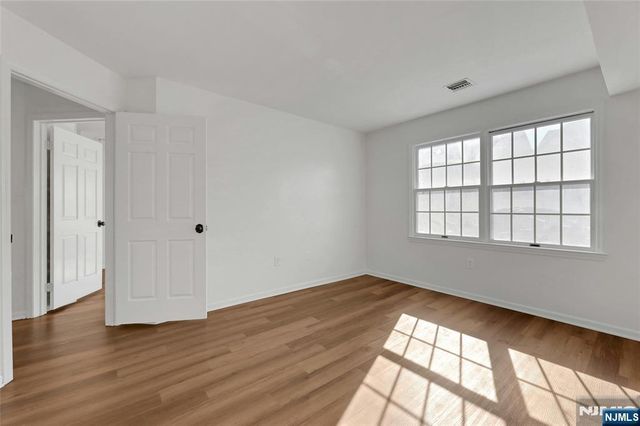 15 Crystal Lane 307, Paterson, NJ 07501