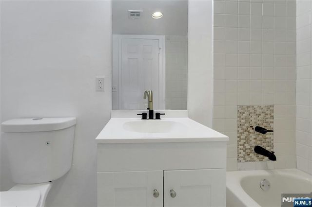 15 Crystal Lane 307, Paterson, NJ 07501