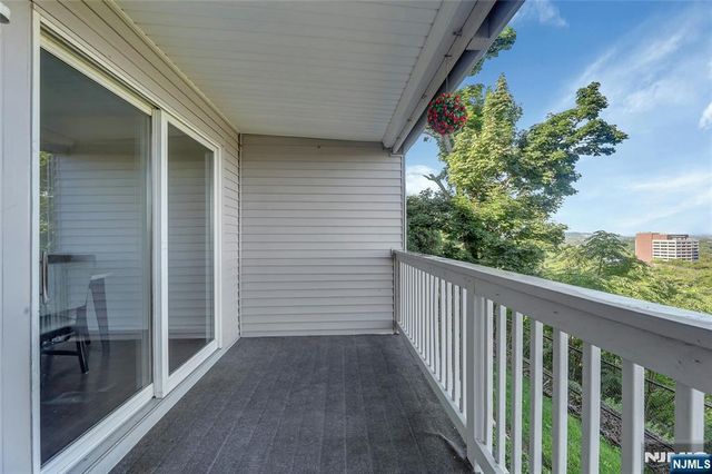 15 Crystal Lane 307, Paterson, NJ 07501