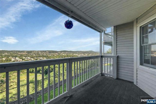15 Crystal Lane 307, Paterson, NJ 07501