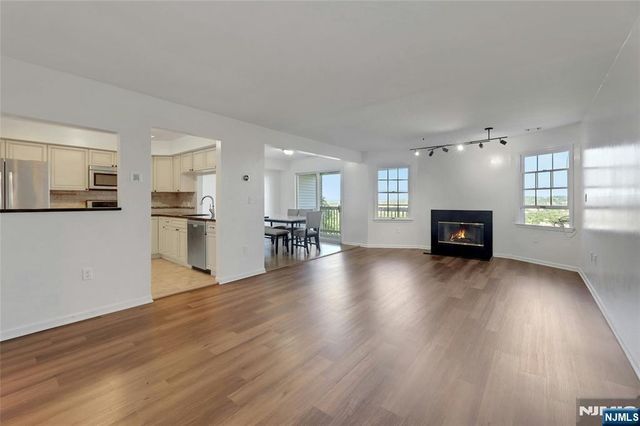 15 Crystal Lane 307, Paterson, NJ 07501