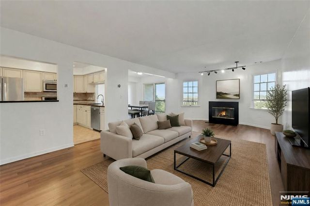 15 Crystal Lane 307, Paterson, NJ 07501