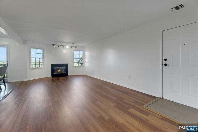 15 Crystal Lane 307, Paterson, NJ 07501