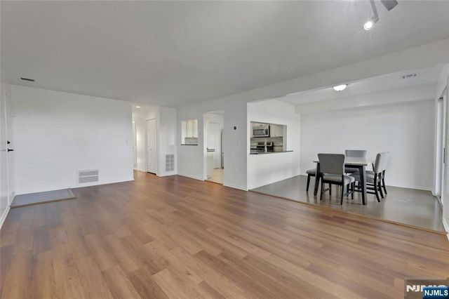 15 Crystal Lane 307, Paterson, NJ 07501