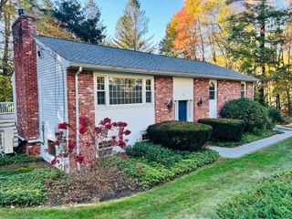 135 Walker Pond Rd, Sturbridge, MA 01566
