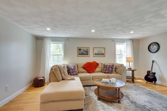 15 Williams Road, North Reading, MA 01864