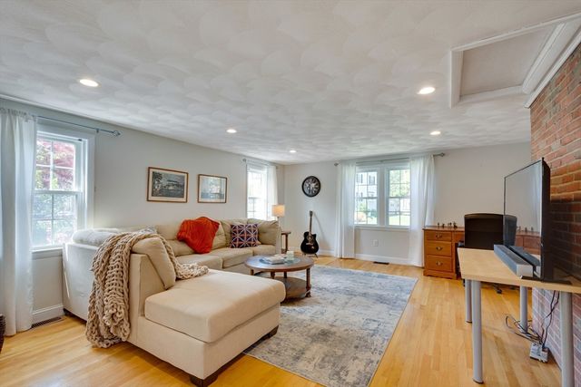 15 Williams Road, North Reading, MA 01864