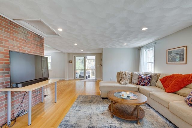 15 Williams Road, North Reading, MA 01864