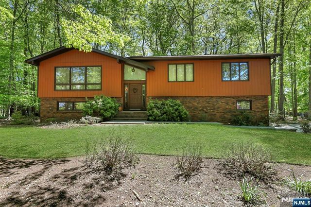 17 Wescott Street, Old Tappan, NJ 07675