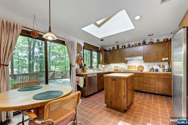17 Wescott Street, Old Tappan, NJ 07675