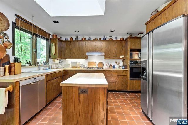 17 Wescott Street, Old Tappan, NJ 07675
