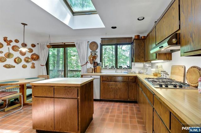 17 Wescott Street, Old Tappan, NJ 07675