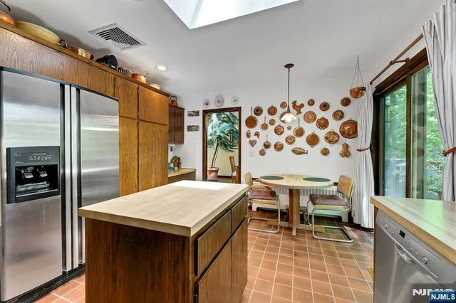 17 Wescott Street, Old Tappan, NJ 07675