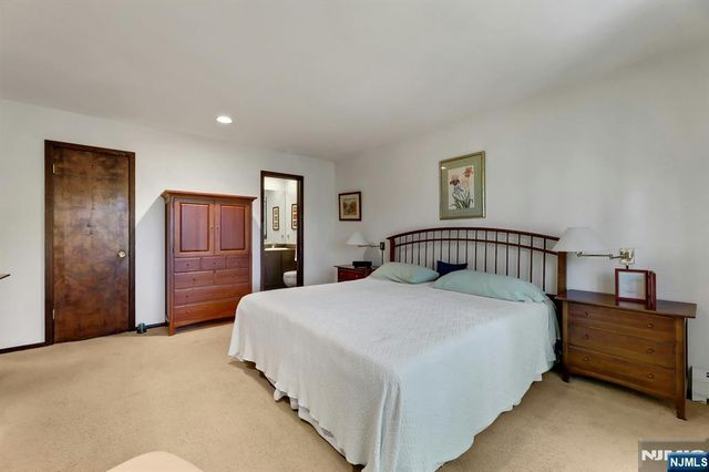17 Wescott Street, Old Tappan, NJ 07675