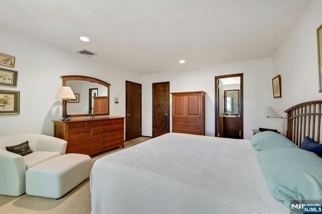 17 Wescott Street, Old Tappan, NJ 07675