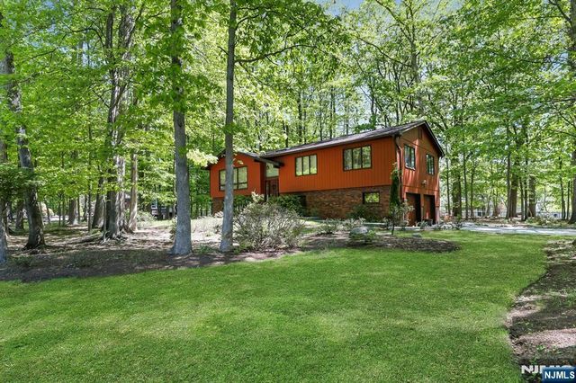 17 Wescott Street, Old Tappan, NJ 07675