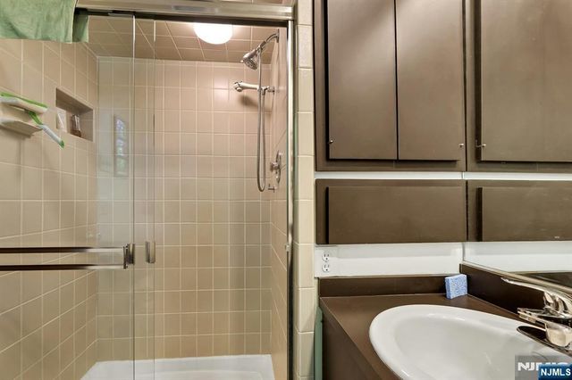 17 Wescott Street, Old Tappan, NJ 07675