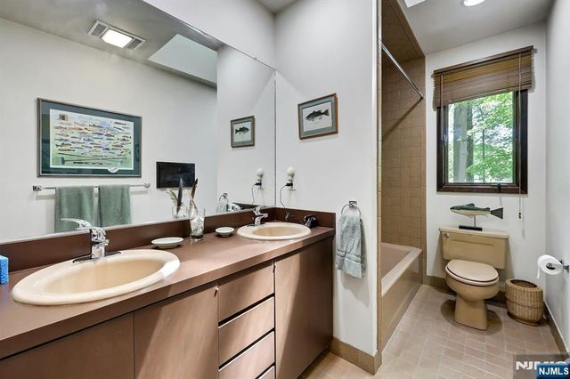 17 Wescott Street, Old Tappan, NJ 07675