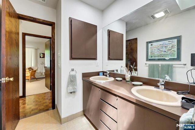 17 Wescott Street, Old Tappan, NJ 07675