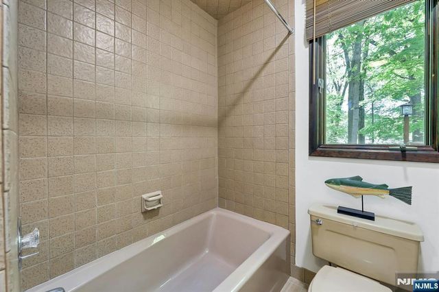 17 Wescott Street, Old Tappan, NJ 07675