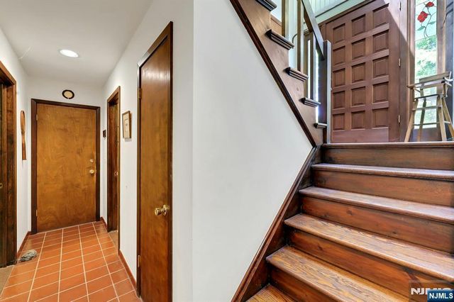 17 Wescott Street, Old Tappan, NJ 07675