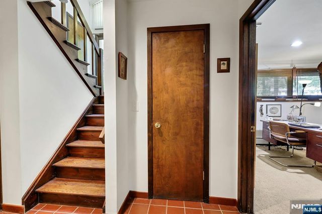 17 Wescott Street, Old Tappan, NJ 07675