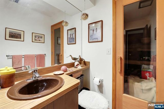 17 Wescott Street, Old Tappan, NJ 07675