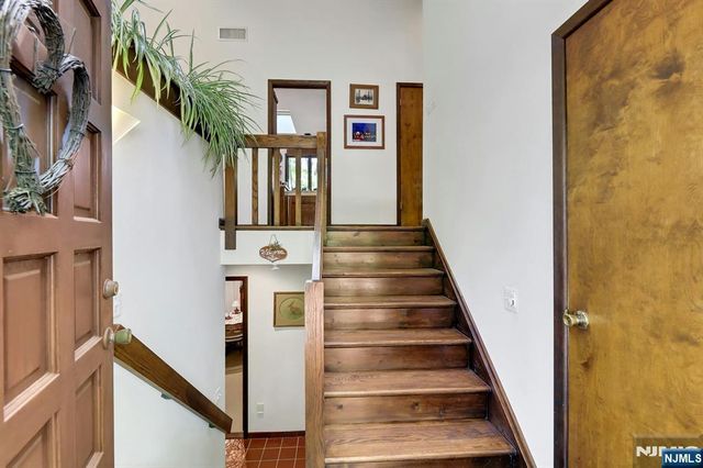 17 Wescott Street, Old Tappan, NJ 07675