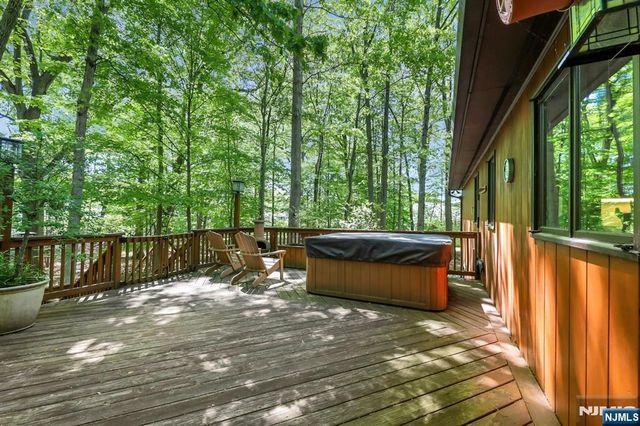 17 Wescott Street, Old Tappan, NJ 07675