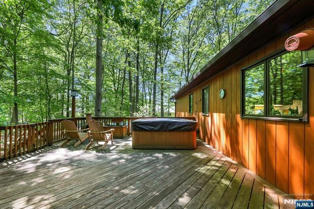 17 Wescott Street, Old Tappan, NJ 07675