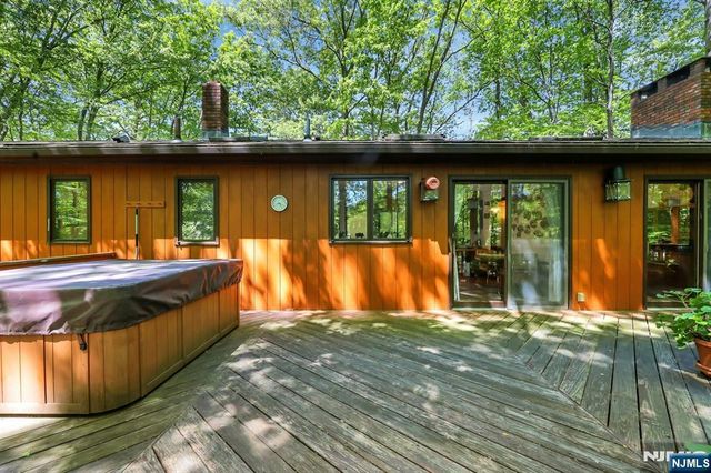 17 Wescott Street, Old Tappan, NJ 07675