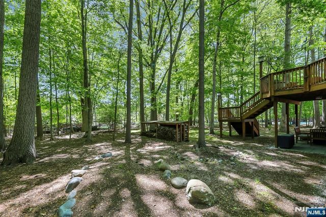 17 Wescott Street, Old Tappan, NJ 07675
