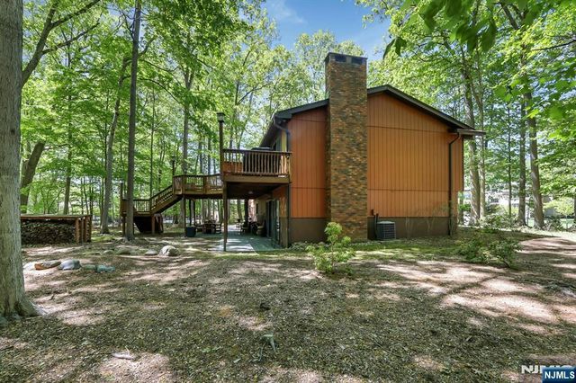 17 Wescott Street, Old Tappan, NJ 07675