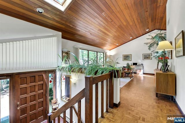 17 Wescott Street, Old Tappan, NJ 07675