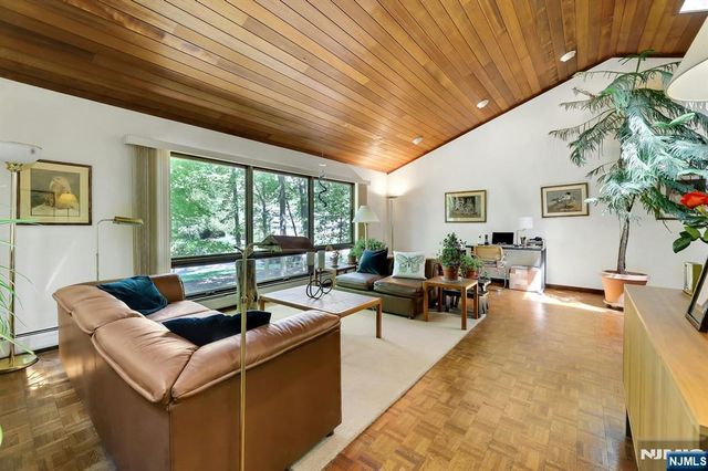17 Wescott Street, Old Tappan, NJ 07675