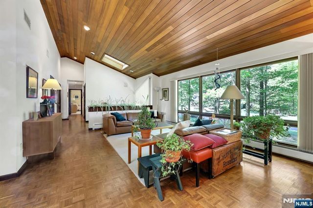 17 Wescott Street, Old Tappan, NJ 07675