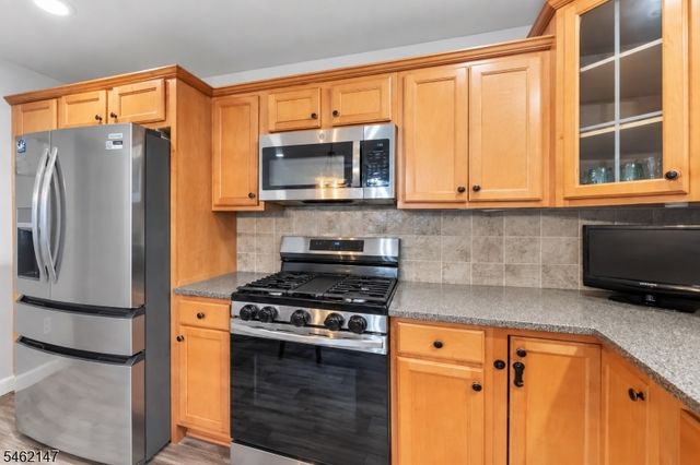 17 Pequot Rd, Ringwood Boro, NJ 07456