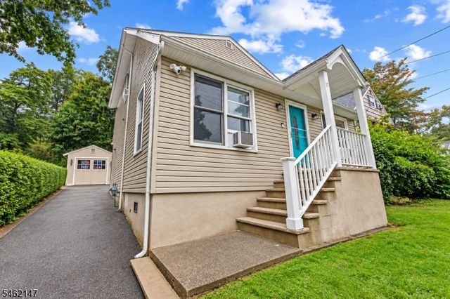 17 Pequot Rd, Ringwood Boro, NJ 07456