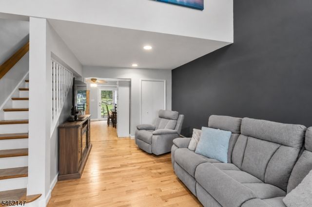 17 Pequot Rd, Ringwood Boro, NJ 07456