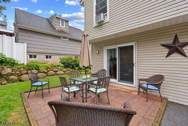 17 Pequot Rd, Ringwood Boro, NJ 07456