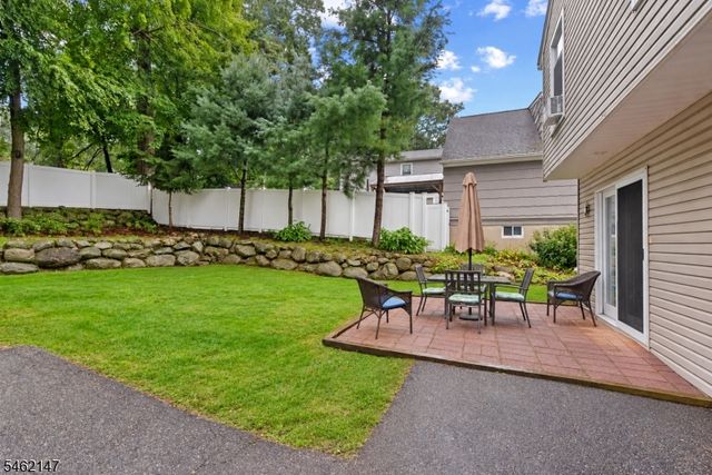 17 Pequot Rd, Ringwood Boro, NJ 07456