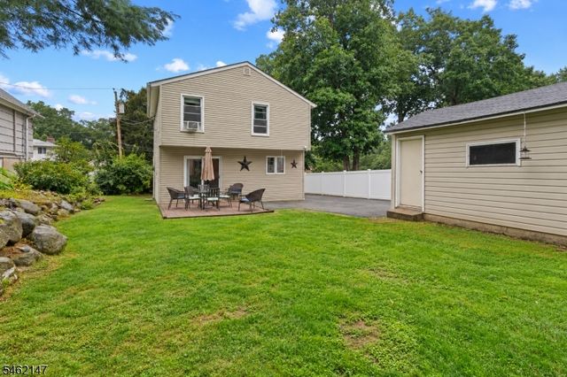 17 Pequot Rd, Ringwood Boro, NJ 07456