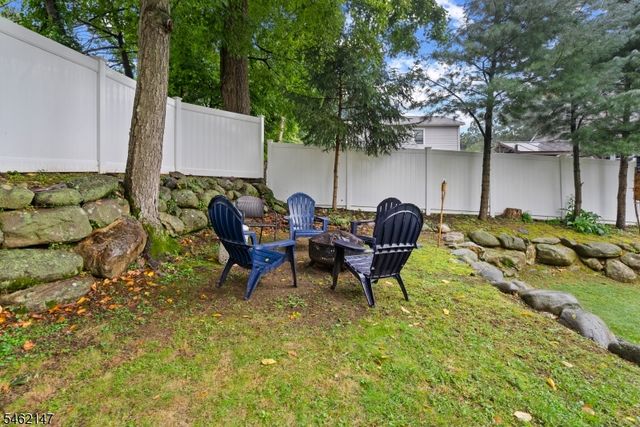 17 Pequot Rd, Ringwood Boro, NJ 07456